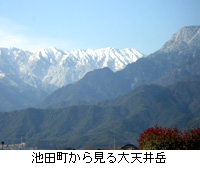 写真：池田町から見る大天井岳