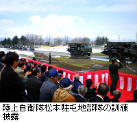 写真：陸上自衛隊松本駐屯地部隊の訓練披露