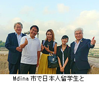 写真：Mdina市で日本人留学生と