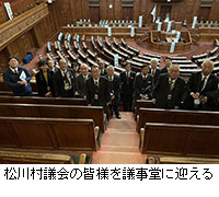 写真：松川村議会の皆様を議事堂に迎える
